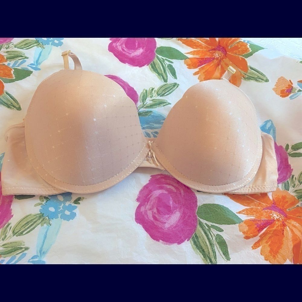 💥Hecho Embroidery Design Fashion Sexy Bras 38C